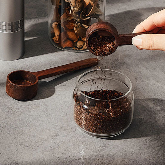 Cuillère à café au style rustique avec manche court