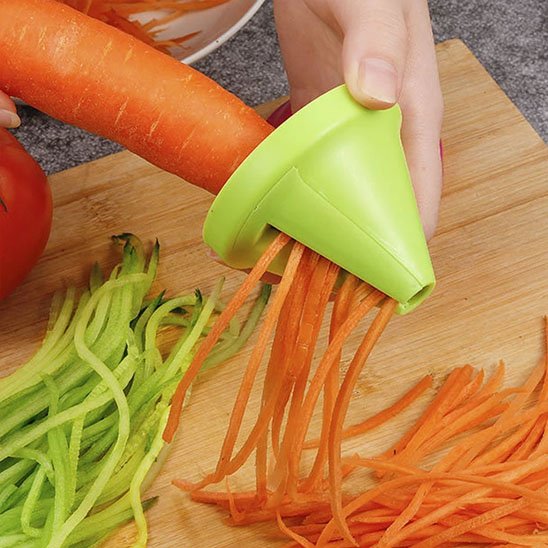 Coupe légumes spirales avec carotte et courgette