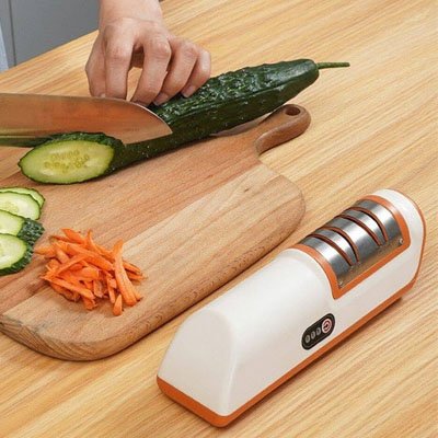 aiguiseur couteau electrique utilisé pour affuter un couteau de cuisine
