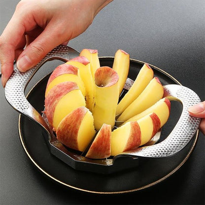 Coupe légumes julienne posé sur table bois