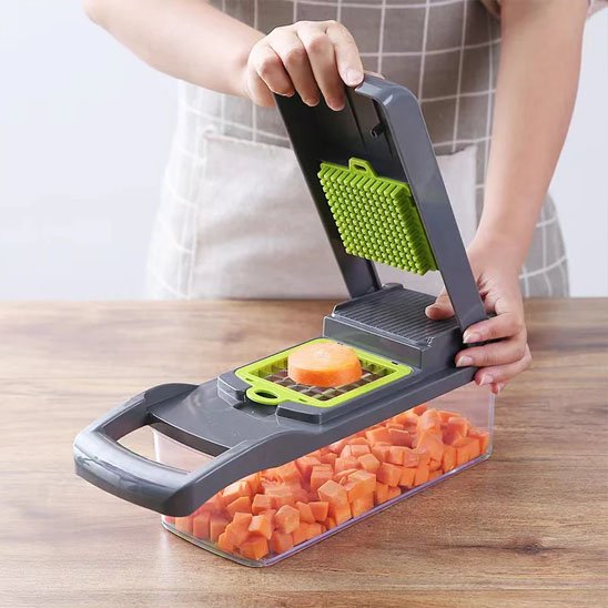 Coupe légumes multifonction avec carottes en julienne