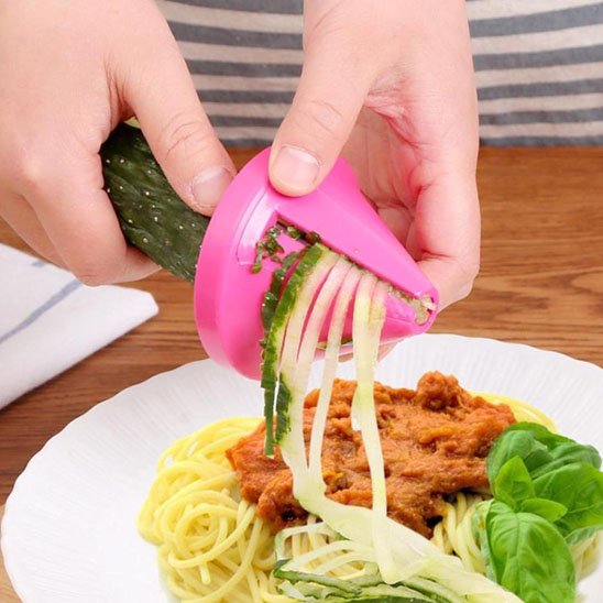 Coupe légumes spirales avec courgette façon spaghetti