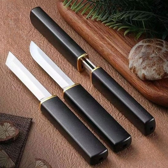 couteaux de cuisine tranchants sur planche