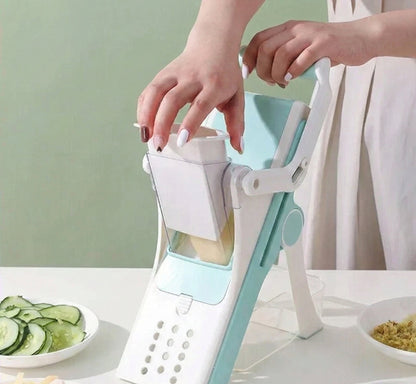 mandoline japonaise de cuisine avec accessoires et légumes
