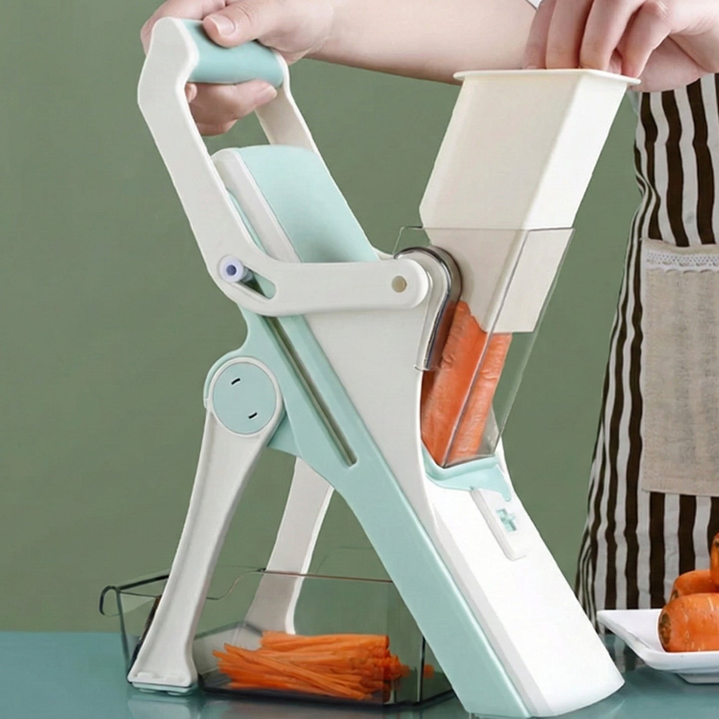 mandoline japonaise professionnelle posée sur plan de travail
