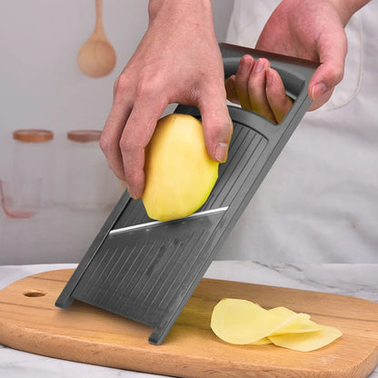 Mandoline japonaise professionnelle vue de dessus sur planche
