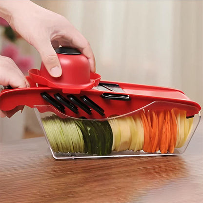 mandoline pour cuisine utilisée pour préparer un repas