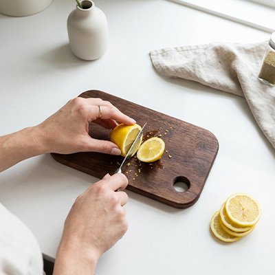 petite planche à découper bois pour citron