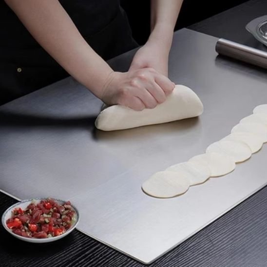 planche à découper en acier inoxydable surface antidérapante