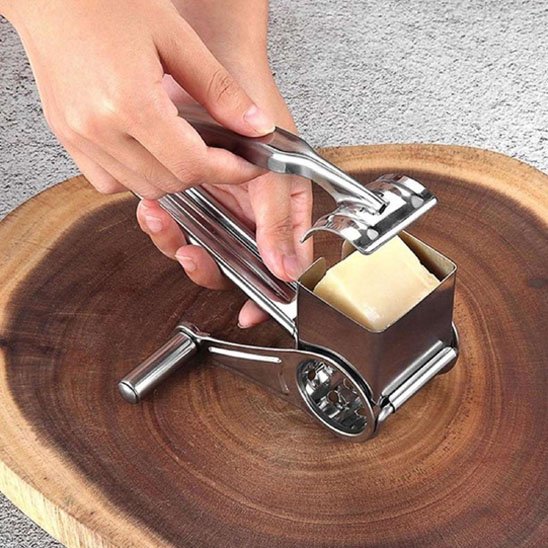 Râpe à fromage avec manche ergonomique métal
